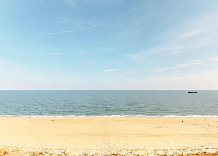 Oceanfront With 2 Balconies Ocean & Bay Views Wifi & Shared Pool Holiday home