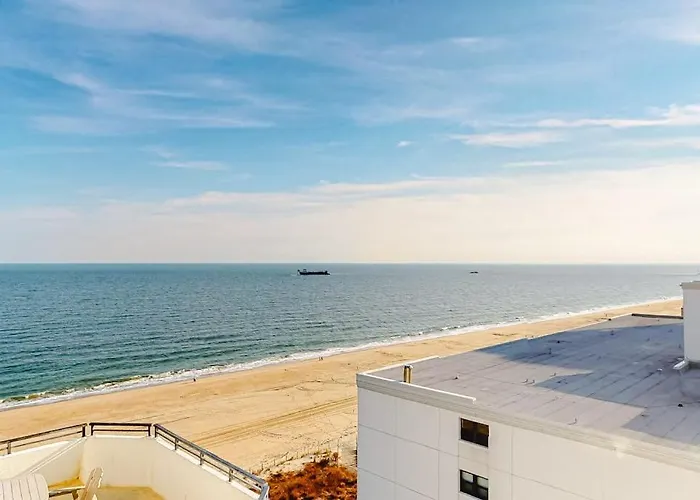 Oceanfront With 2 Balconies Ocean & Bay Views Wifi & Shared Pool Holiday home
